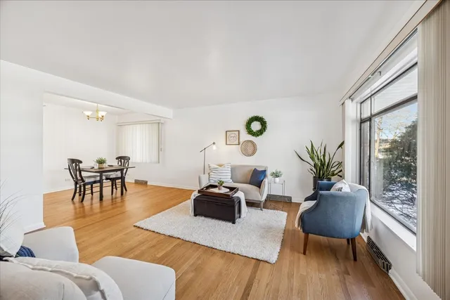 $389,900 | 11121 Martindale Drive, Westchester, IL 60154