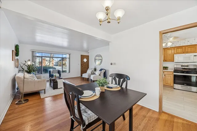 $389,900 | 11121 Martindale Drive, Westchester, IL 60154