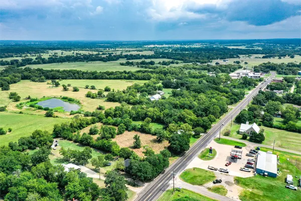 $195,000 | 19267 State Highway 30, Shiro, TX 77873