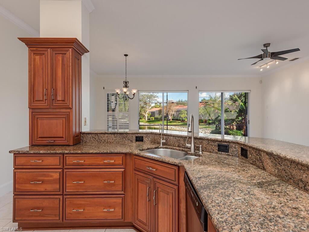 963 Fountain Run Naples, FL 34119 - Photo 5 of 12