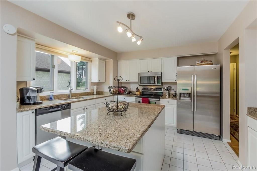 2178 Reagan Drive Rochester Hills, MI 48309 - Photo 11 of 44