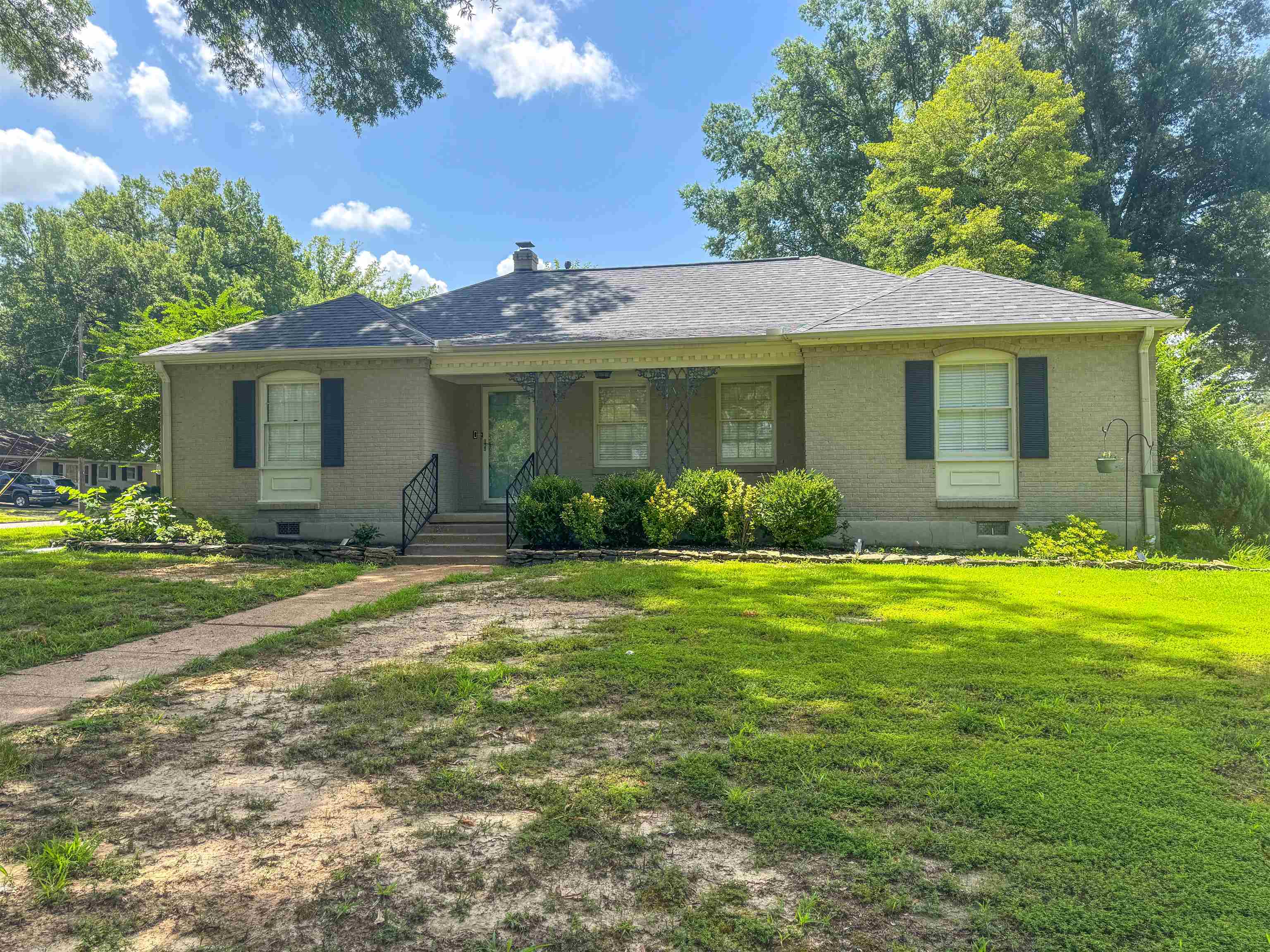 5169 Sequoia Road Memphis, TN 38117 - Photo 1 of 14