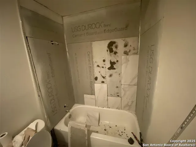 a bathroom with a toilet