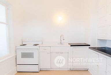1201 Pacific Avenue Everett, WA 98201 - Photo 24 of 24 a utility room with dryer and washer