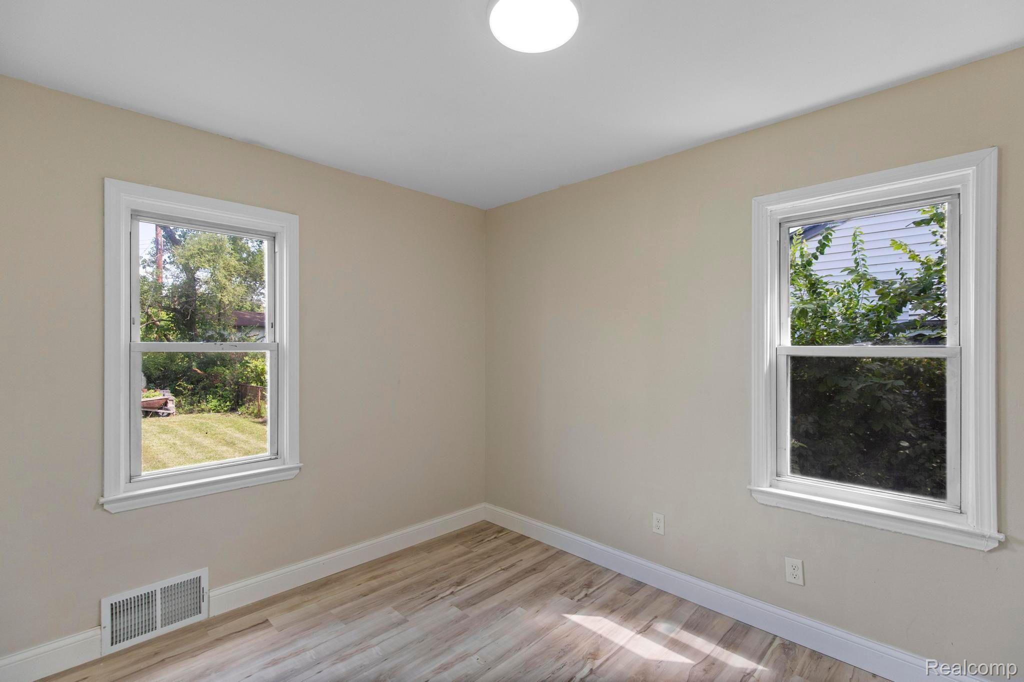 27334 Notre Dame Street Inkster, MI 48141 - Photo 9 of 20