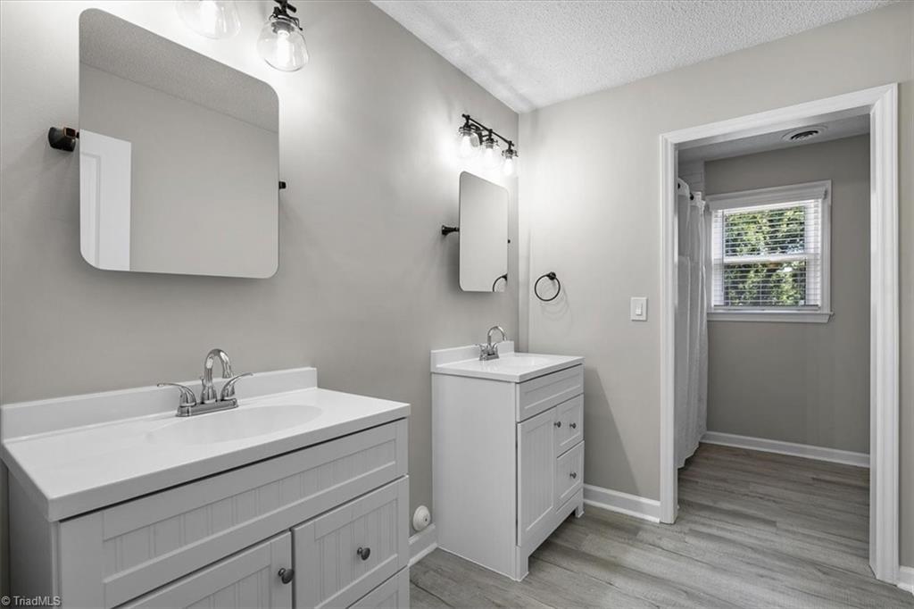 7024 Bridgewood Road Clemmons, NC 27012 - Photo 27 of 46 Primary Bathroom on Second Floor