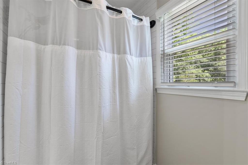 7024 Bridgewood Road Clemmons, NC 27012 - Photo 28 of 46 Primary Bathroom on Second Floor
