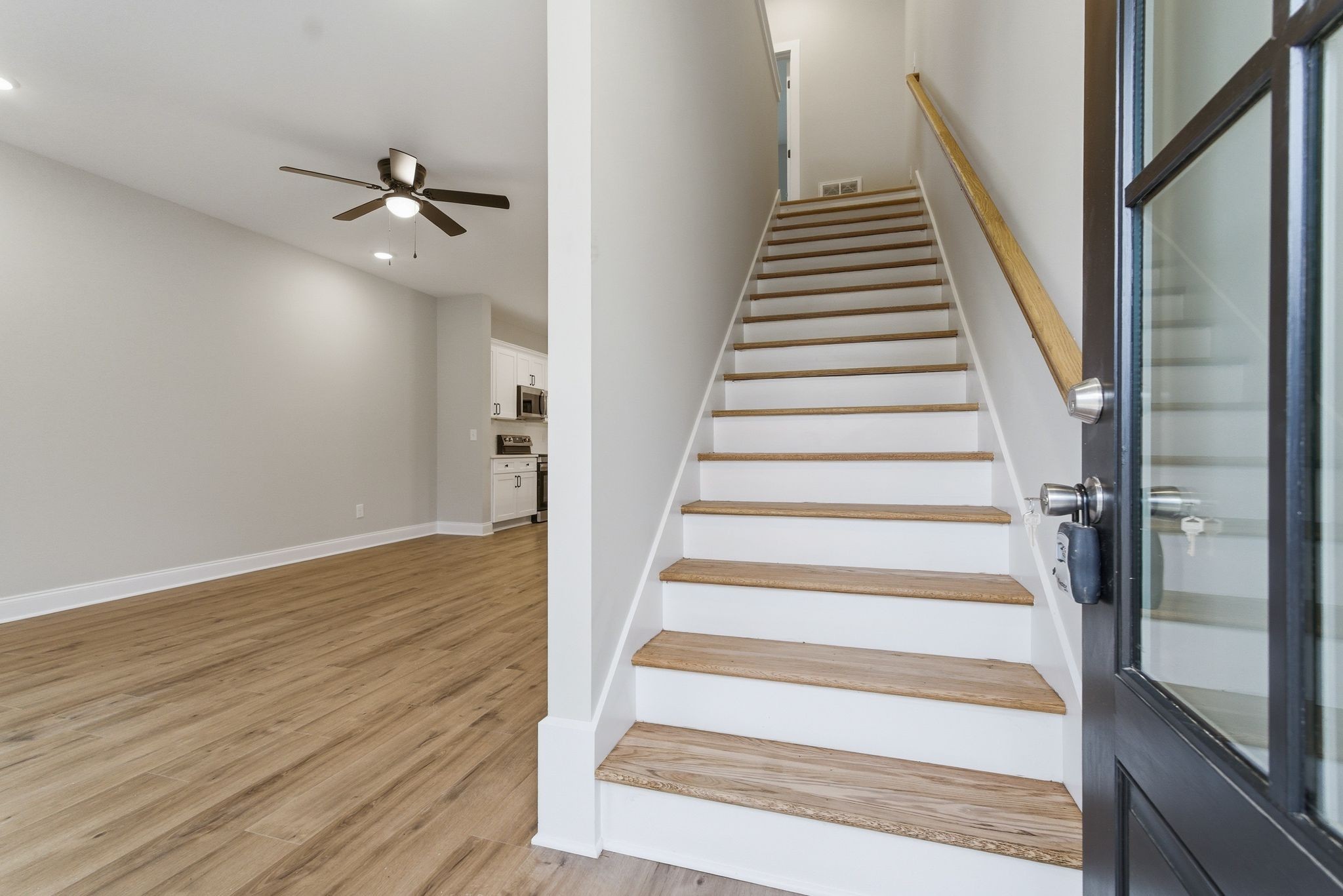 263 West Spring Street Smithville, TN 37166 - Photo 3 of 23 a view of an entryway