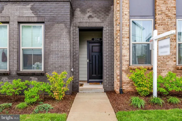 $3,500 | 20941 Bluebird Square, Sterling, VA 20165