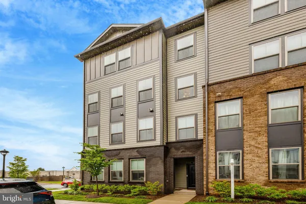 $3,500 | 20941 Bluebird Square, Sterling, VA 20165