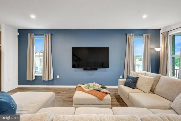 $3,500 | 20941 Bluebird Square, Sterling, VA 20165