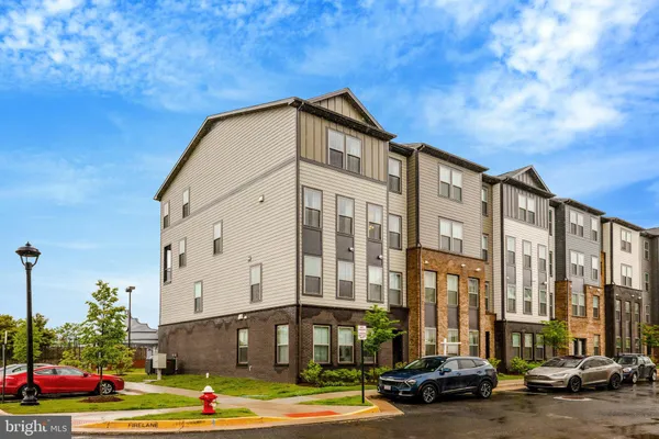 $3,500 | 20941 Bluebird Square, Sterling, VA 20165