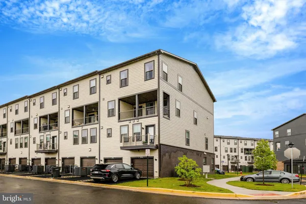 $3,500 | 20941 Bluebird Square, Sterling, VA 20165