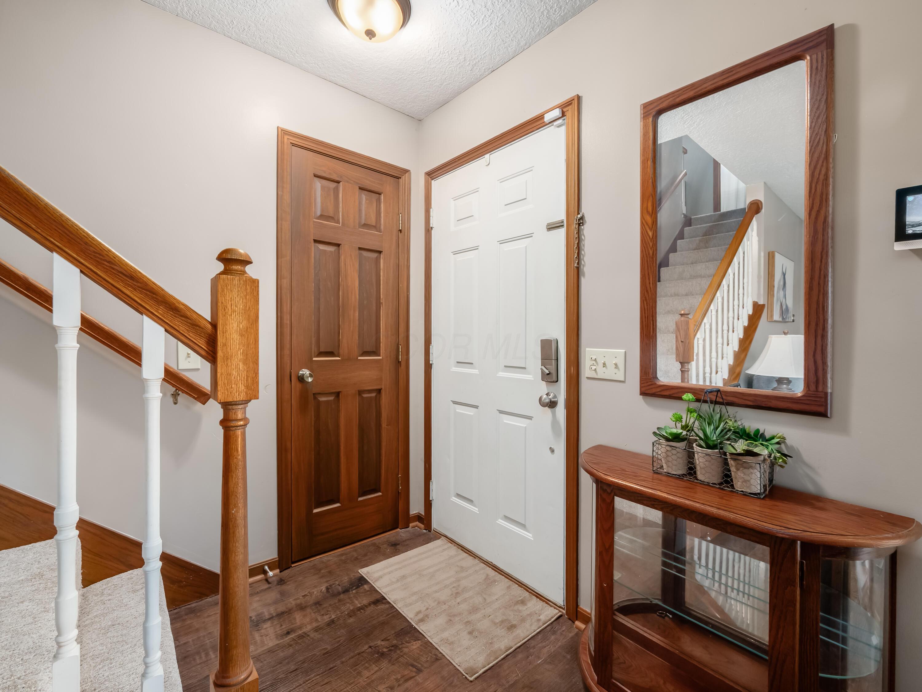 565 Goose Pond Road Newark, OH 43055 - Photo 5 of 27 N_565_Goose_Pond_Rd_001