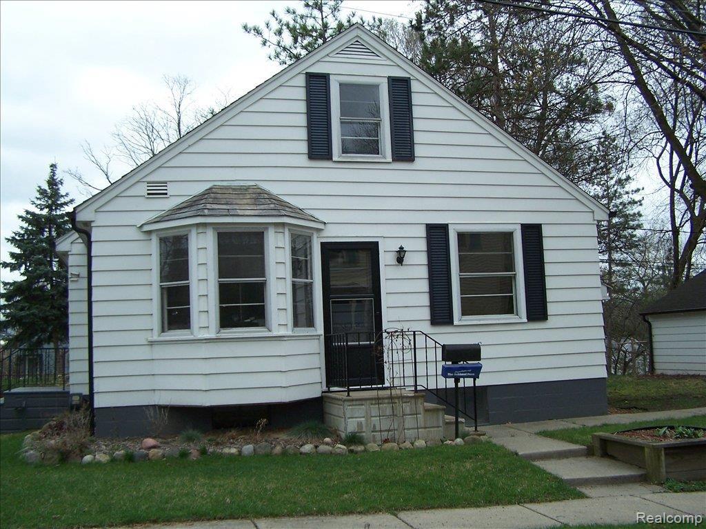 525 1st Street Rochester, MI 48307 - Photo 2 of 19 side view