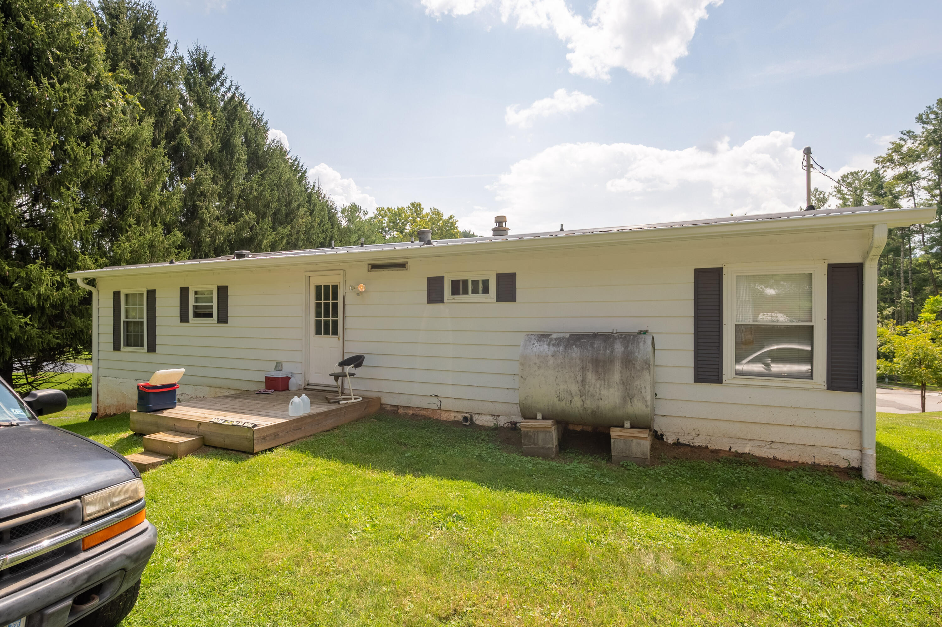 204 Barberry Road Southeast Floyd, VA 24091 - Photo 8 of 69 floyd-8