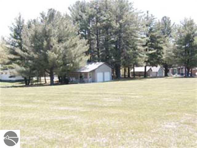 8700 Clam Lake Road Bellaire, MI 49615 - Photo 7 of 10 1704122-6.JPG