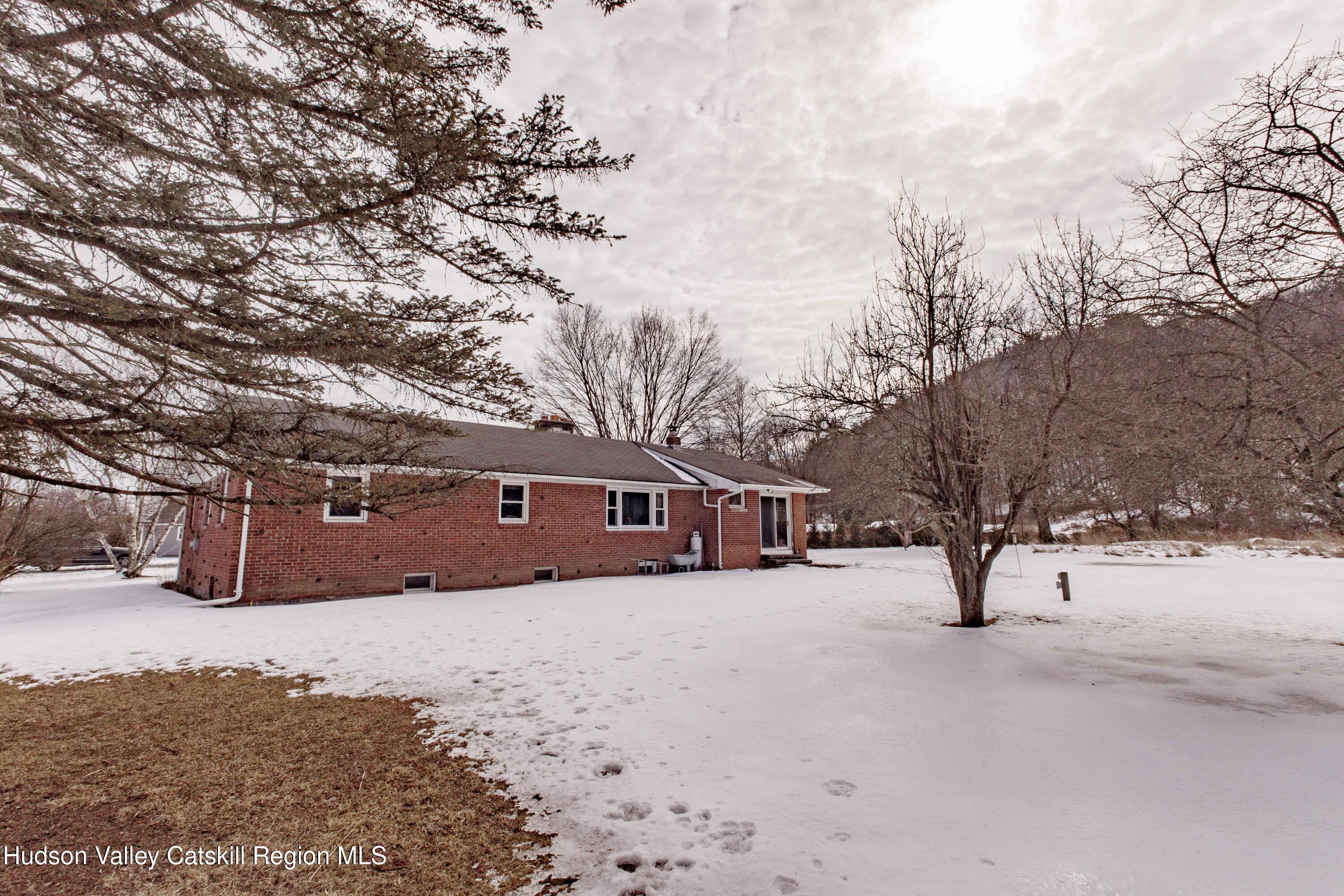 18 Ricks Lane Saugerties, NY 12477 - Photo 3 of 25 5N9A1605