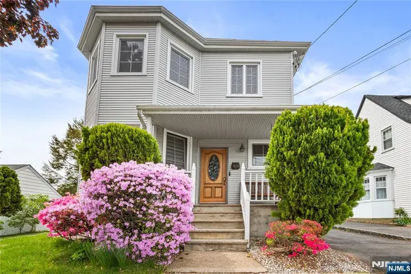 $2,700 | 346 Cleveland Avenue, Unit 2, Hasbrouck Heights, NJ 07604