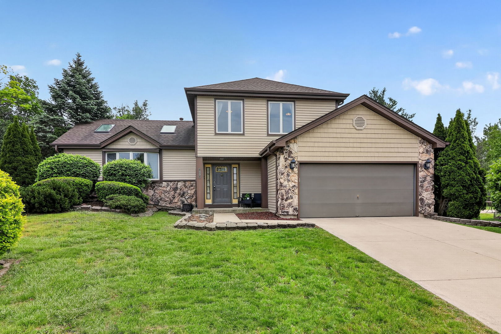 1001 Oak Ridge Drive Streamwood, IL 60107 - Photo 1 of 25