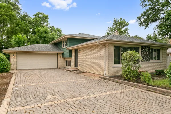 $419,000 | 6833 West 127th Street, Palos Heights, IL 60463
