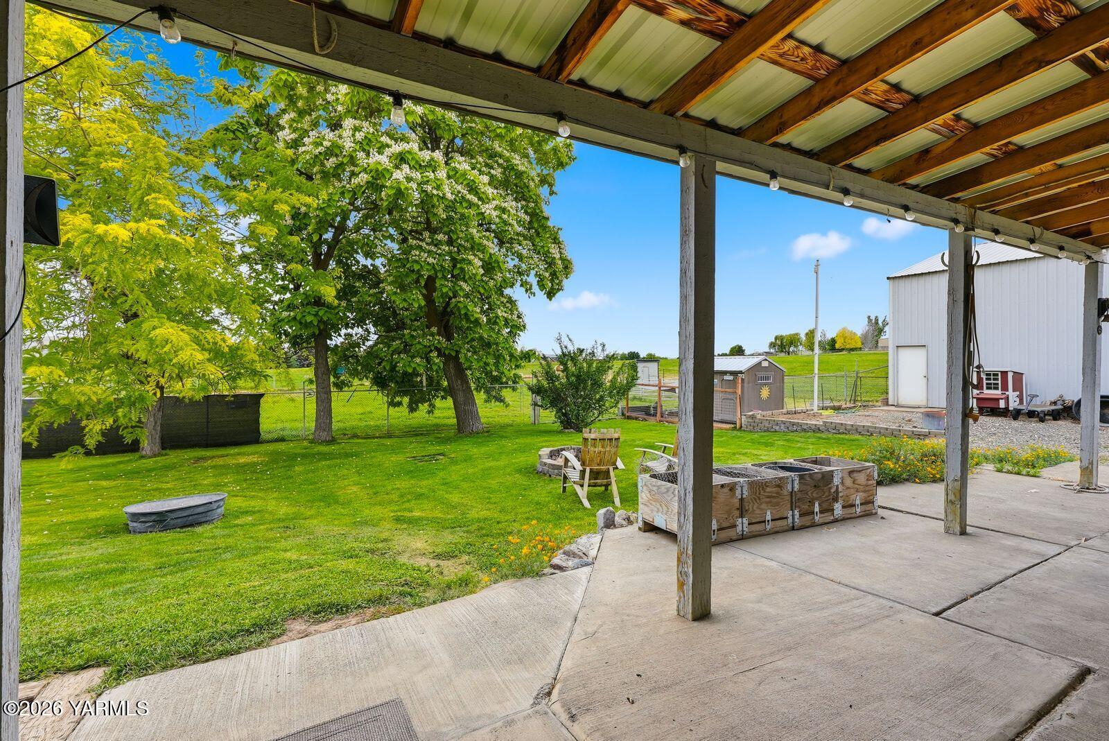 1000 Nagler Road Selah, WA 98942 - Photo 4 of 22 4backpatio