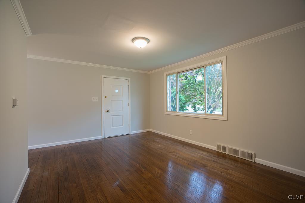 762 Magnolia Road Hellertown, PA 18055 - Photo 3 of 31 Gallery Image 3