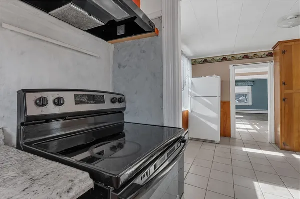 $2,200 | 1070 Main Street, Unit 2, West Warwick, RI 02893