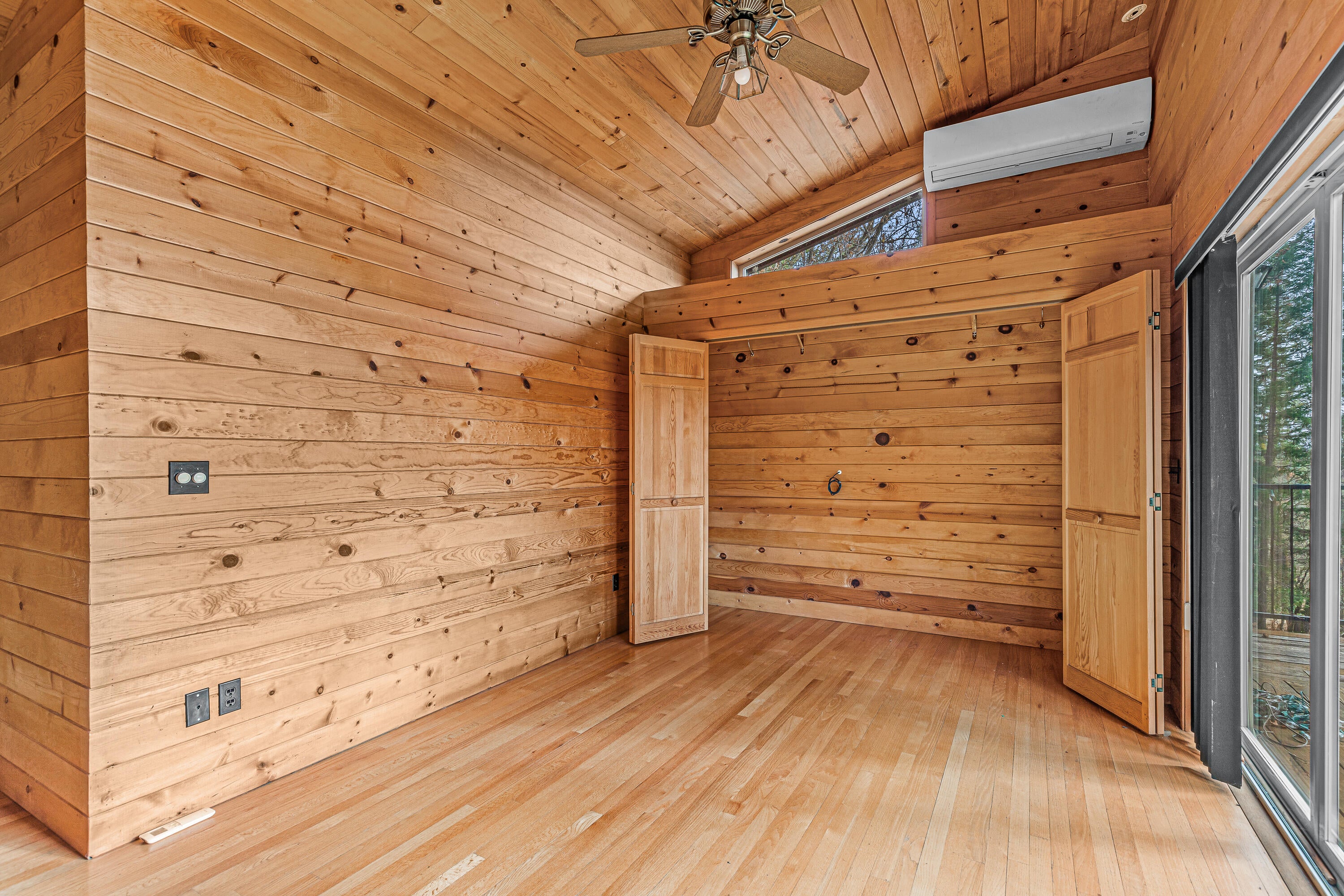 2259 Hugo Road Merlin, OR 97532 - Photo 15 of 31 9R9A6896
