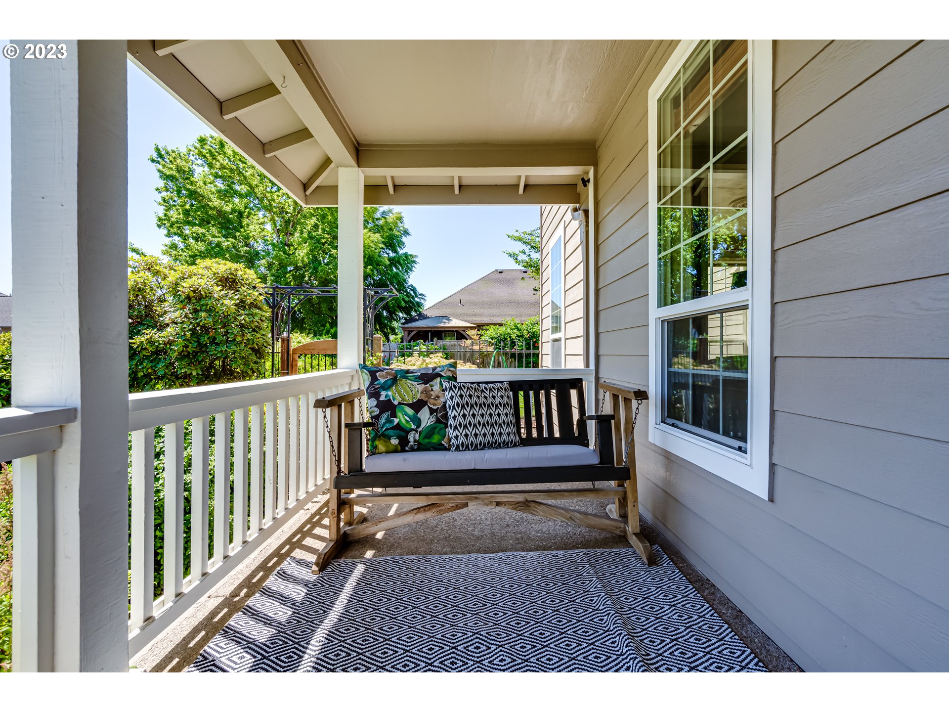 917 River Knoll Way Springfield, OR 97477 - Photo 3 of 37