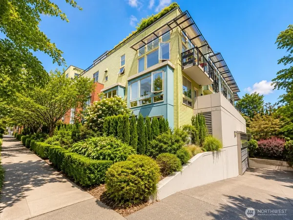 $480,000 | 4422 Bagley Avenue North, Unit 204, Seattle, WA 98103