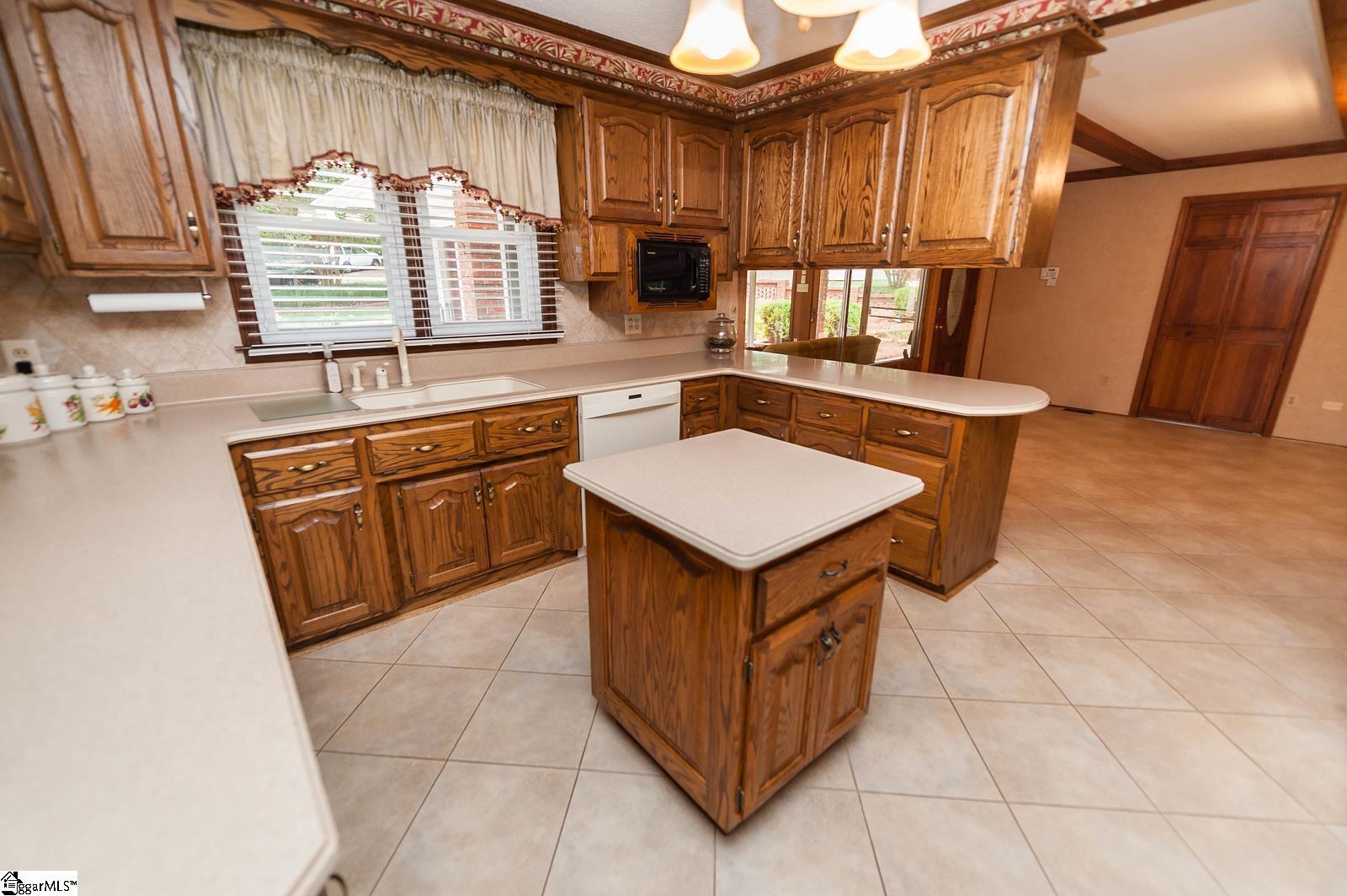 510 Tool Road Boiling Springs, SC 29316 - Photo 5 of 36