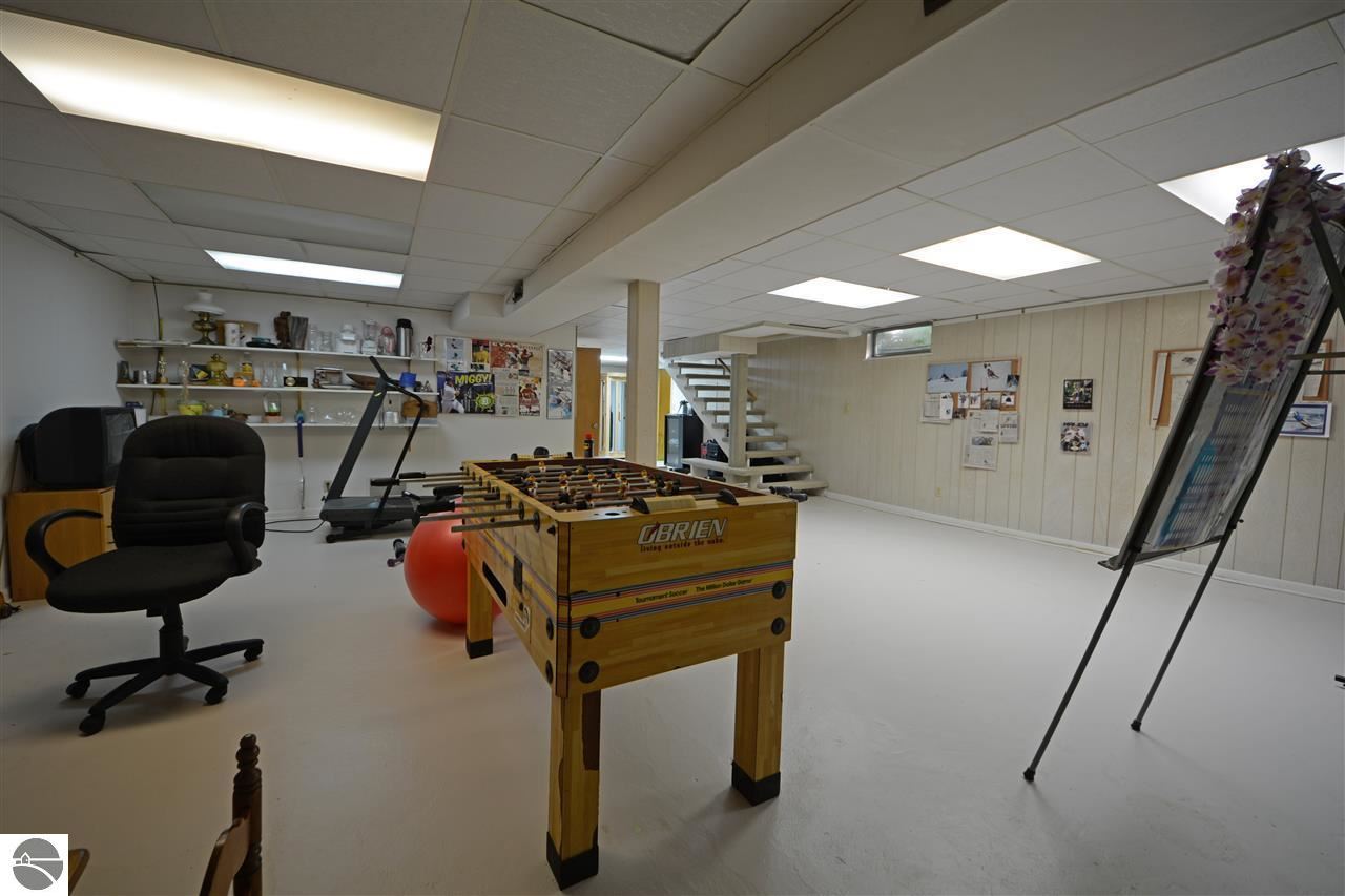 610 Bloomfield Road Traverse City, MI 49686 - Photo 30 of 56 1797226-29.JPG