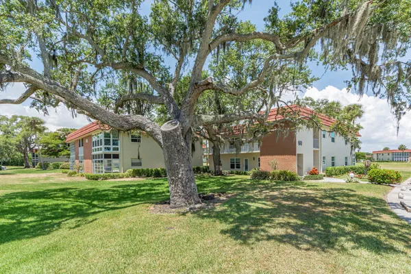 $1,250 | 60 Woodland Drive, Unit 204, Vero Beach, FL 32962