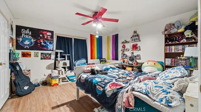 a bed room with two beds and a desk