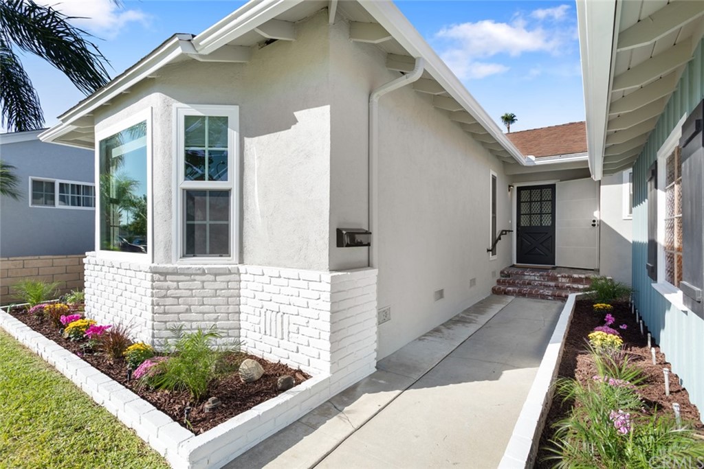 421 Catalpa Avenue Brea, CA 92821 - Photo 4 of 27 a view of a house with backyard and sitting area