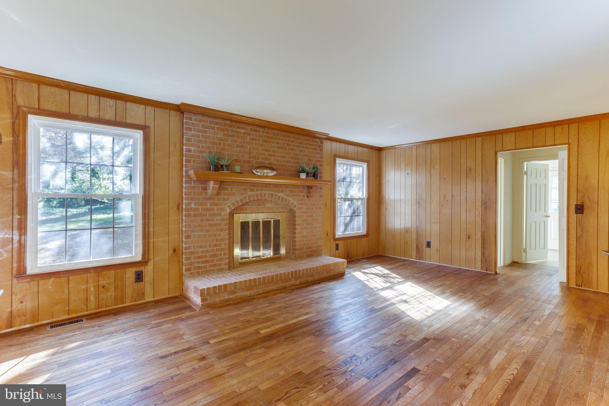 160 Peyton Road Sterling, VA 20165 - Photo 16 of 44 Beautiful brick WB FP in FR