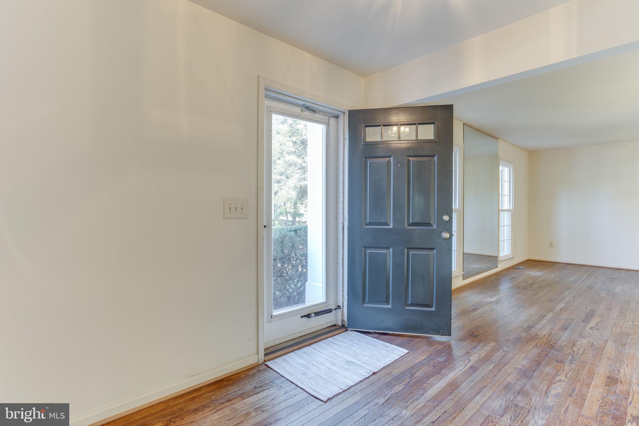 160 Peyton Road Sterling, VA 20165 - Photo 3 of 44 Gallery Image 3