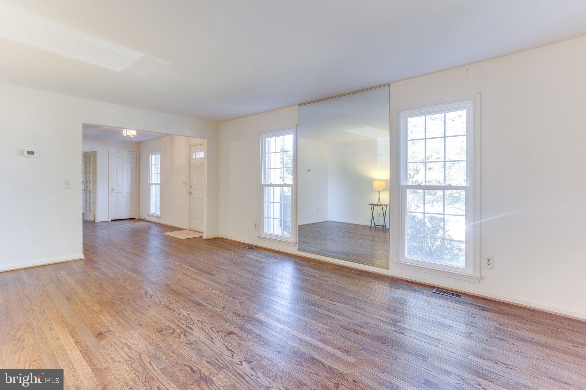 160 Peyton Road Sterling, VA 20165 - Photo 7 of 44 Large LR w/wood floors