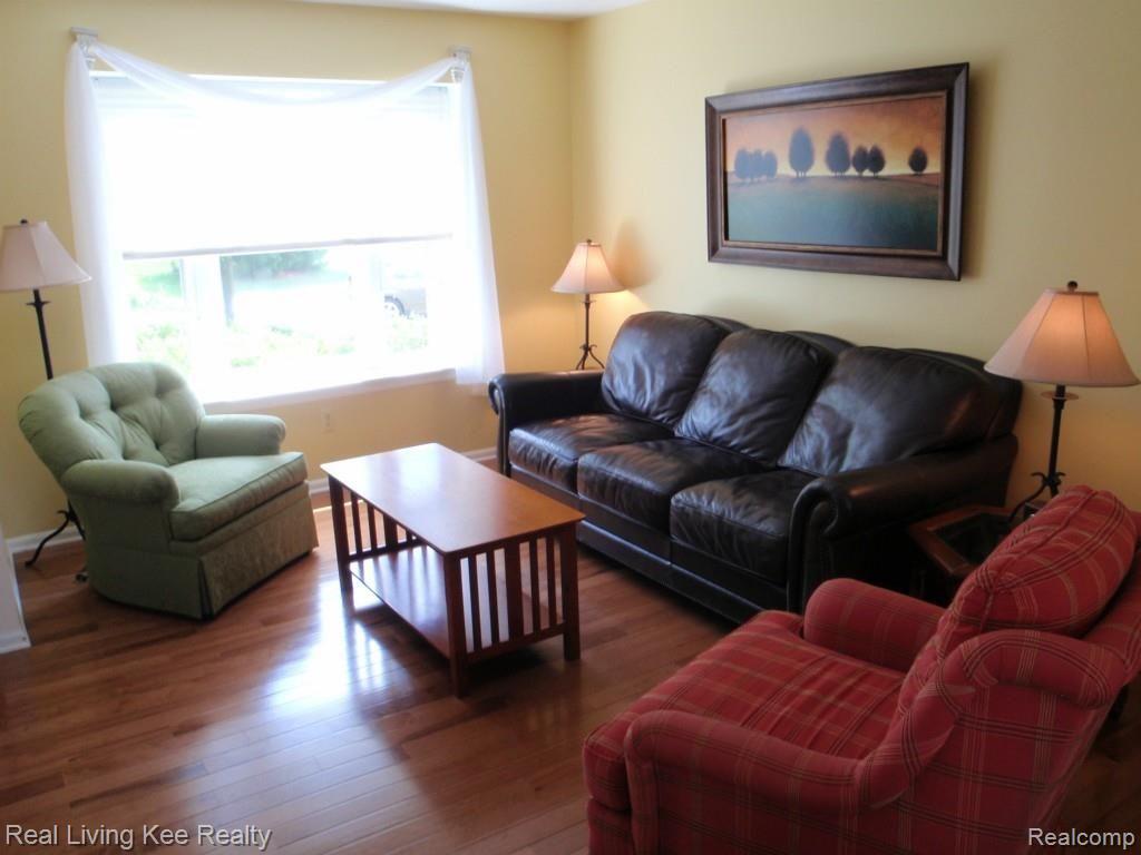 822 Dickson Lane Rochester, MI 48307 - Photo 8 of 26 Living Room
