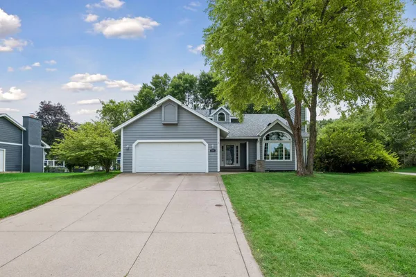 $599,900 | 17195 Daniel Lane, Eden Prairie, MN 55346