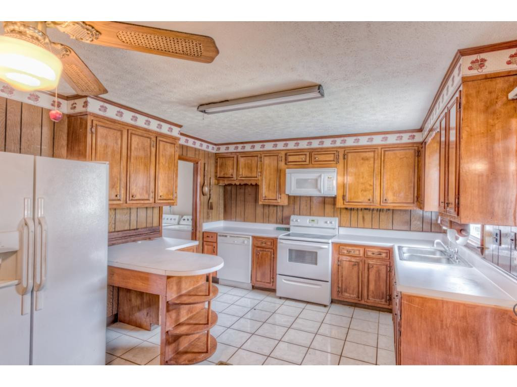 411 V I Ranch Road Bristol, TN 37620 - Photo 8 of 24 Photo 8
