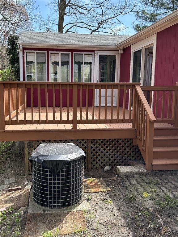 32 Westminster Road Centerville, MA 02632 - Photo 4 of 23 a front view of a house with a yard