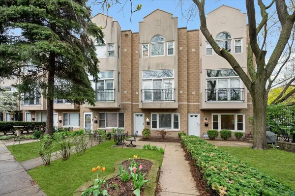 $5,400 | 1214 West School Street, Chicago, IL 60657