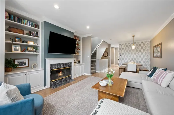 $5,400 | 1214 West School Street, Chicago, IL 60657