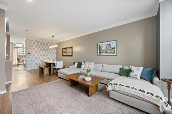 $5,400 | 1214 West School Street, Chicago, IL 60657