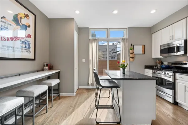 $5,400 | 1214 West School Street, Chicago, IL 60657
