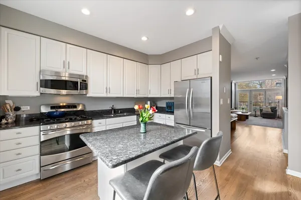 $5,400 | 1214 West School Street, Chicago, IL 60657