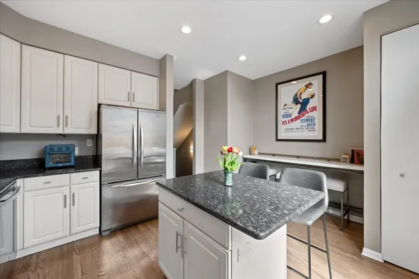 $5,400 | 1214 West School Street, Chicago, IL 60657