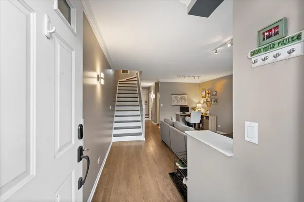 $5,400 | 1214 West School Street, Chicago, IL 60657
